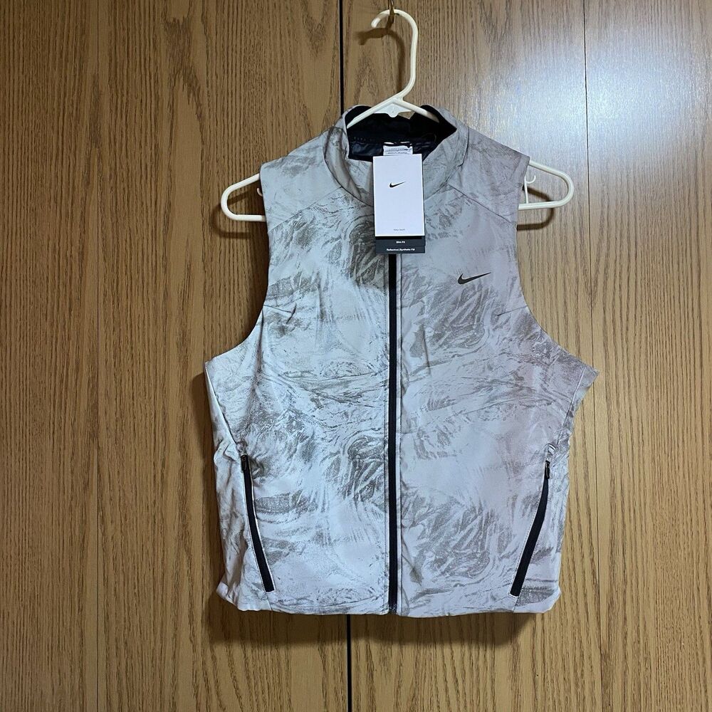 NWT Nike Swift Reflective Running Vest Women’s Medium Therma Fit Adv